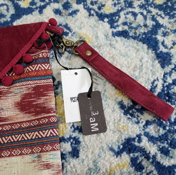 Hello 3am Southwest Pattern Convertible Clutch Red - Picture 3 of 8